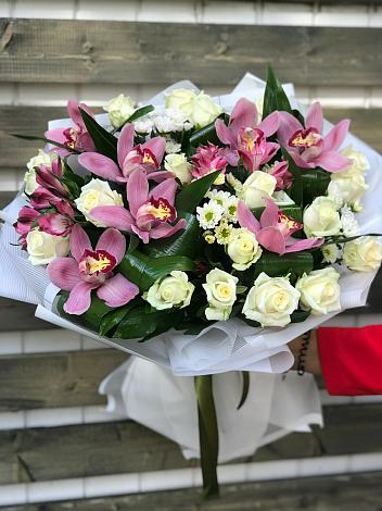 Букет цветов из: Розы и Хризантемы в Гайны