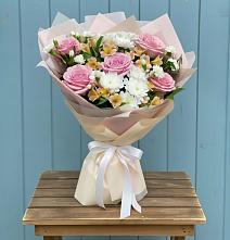 Букет цветов из:  Гвоздики, Орхидеи и Розы #REPLACE_PRED# Гайны