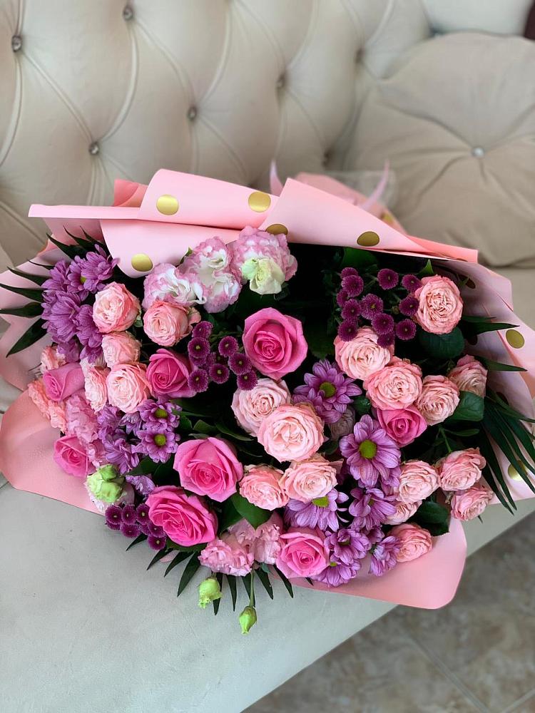 Букет цветов из: Хризантемы, Розы и Лизиантусы в Гайны