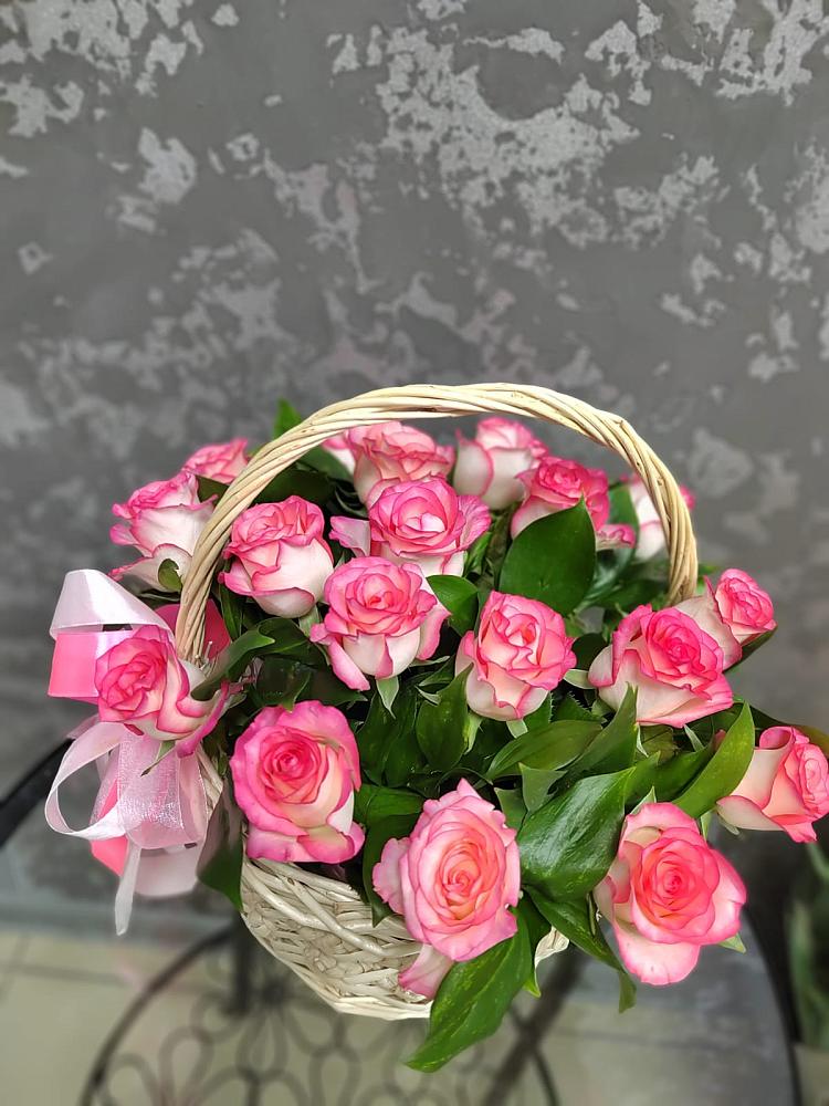 Цветочная композиция из Розы в корзине в Гайны