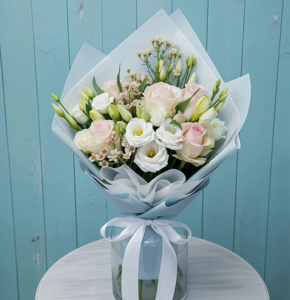 Букет цветов из: Розы и Лизиантусы в Гайны