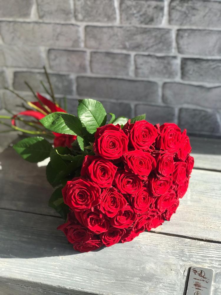 Букет Красные розы Фридом в Гайны