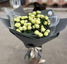 Букет Белые кустовые розы Солинеро в Гайны