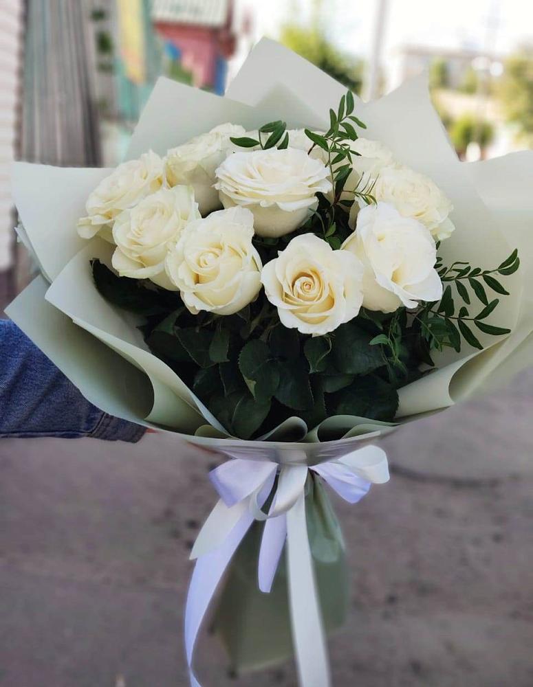 Букет Белые розы Проуд в Гайны
