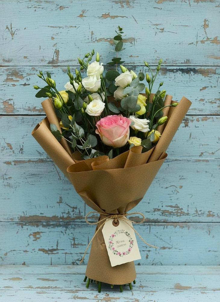 Букет цветов из: Розы и Лизиантусы в Гайны