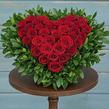 Цветочная композиция из Розы в виде сердца в Гайны