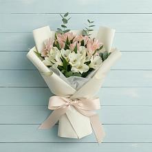 Букет цветов из:  Альстромерии в Гайны