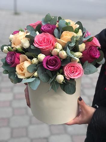 Цветочная композиция из Розы в шляпной коробке в Гайны