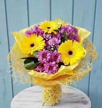 Букет цветов из:  Хризантемы и Герберы #REPLACE_PRED# Гайны