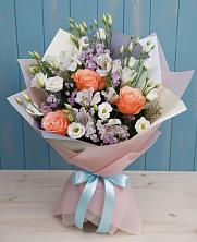 Букет цветов из:  Лизиантусы, Розы, Альстромерии и Гипсофила в Гайны