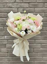 Букет цветов из:  Гвоздики, Розы, Лизиантусы и Хризантемы в Гайны