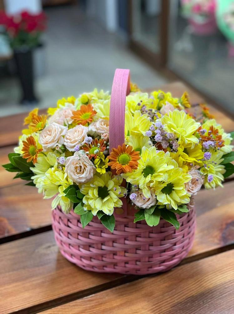 Цветочная композиция из Хризантемы и Розы в корзине в Гайны