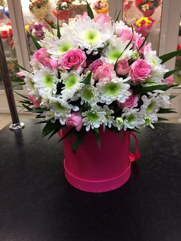 Цветочная композиция из Розы и Хризантемы в шляпной коробке в Гайны