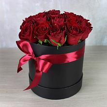 Цветочная композиция из Розы в шляпной коробке в Гайны