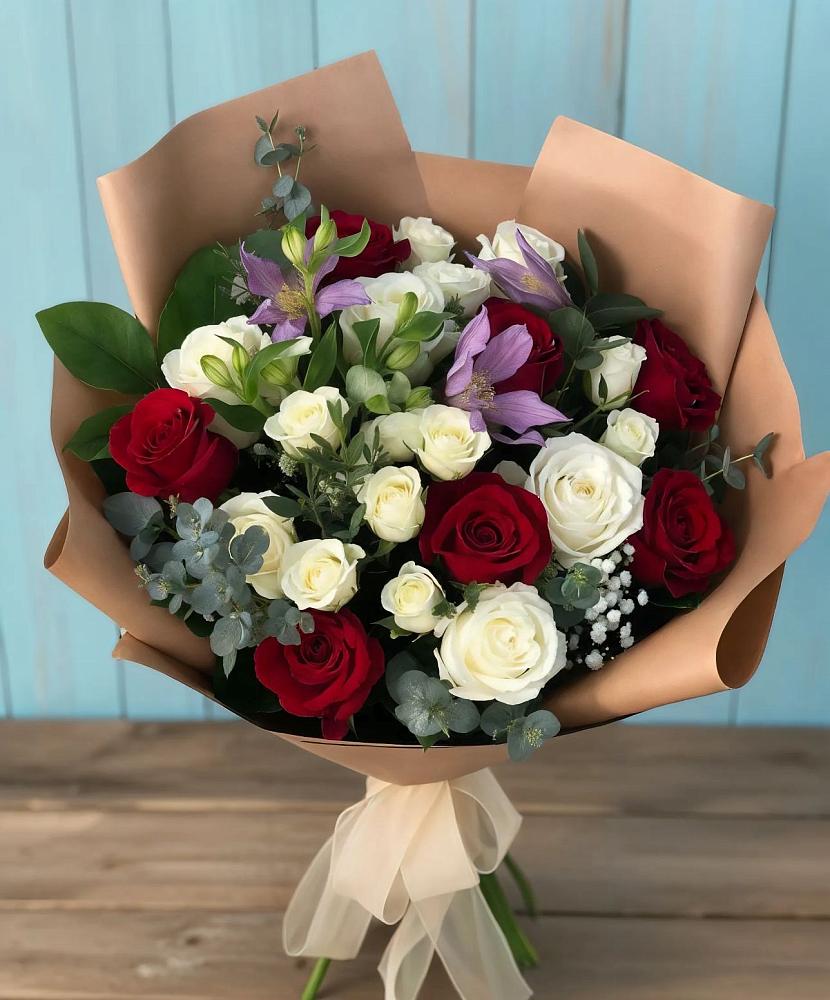 Букет цветов из: Розы и Альстромерии в Гайны