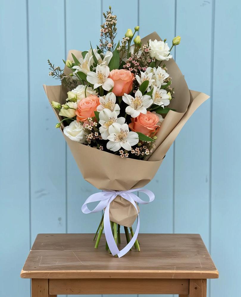 Букет цветов из: Альстромерии, Лизиантусы, Розы и Хризантемы в Гайны