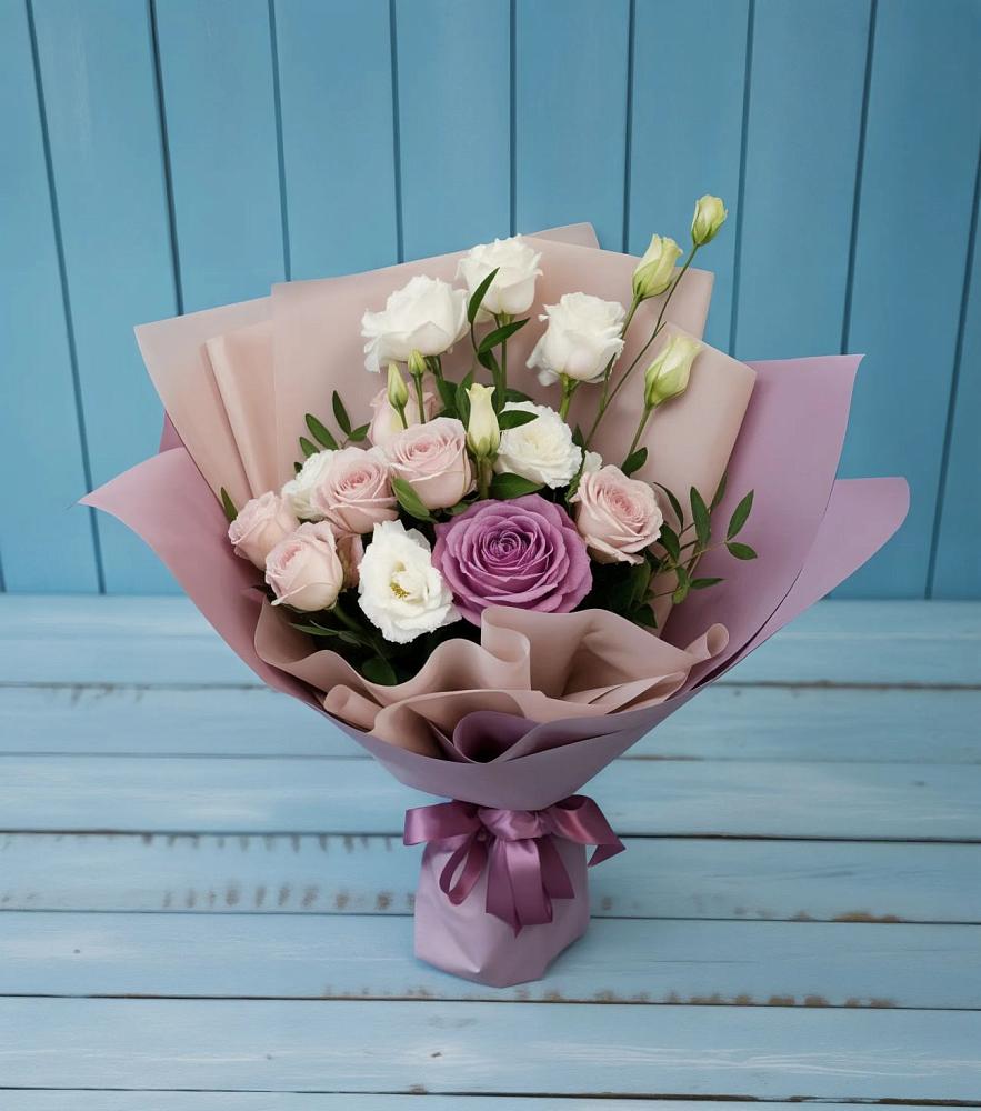 Букет цветов из: Розы и Лизиантусы в Гайны